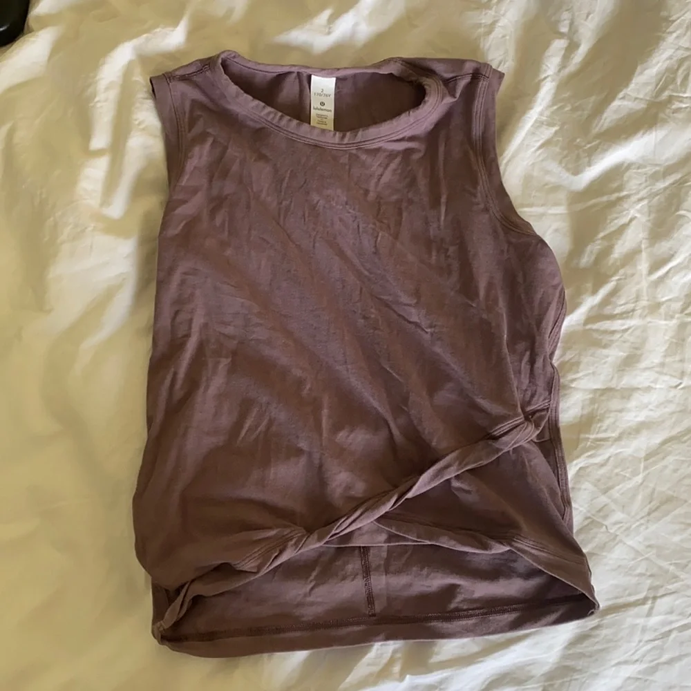Lululemon activewear top - Picture 1 of 3